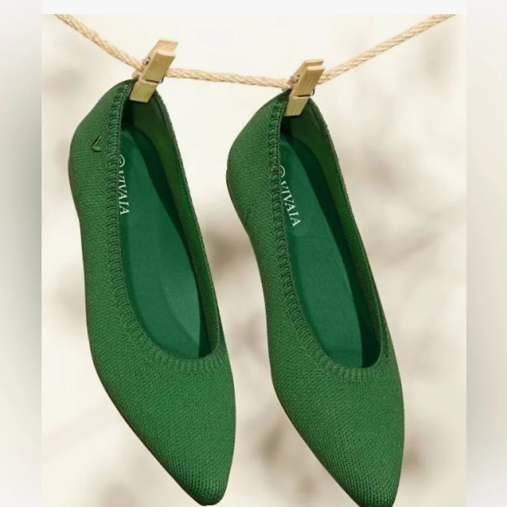 Vivaia hunter green pointy flats Sz 9.5